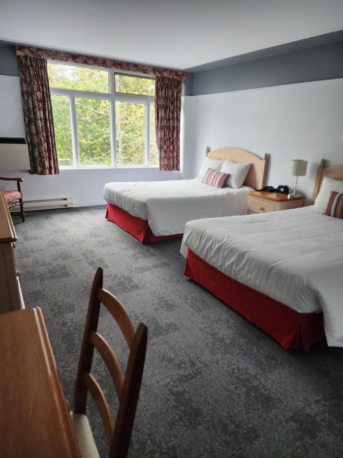 Hotel Au Petit Berger La Malbaie Bagian luar foto