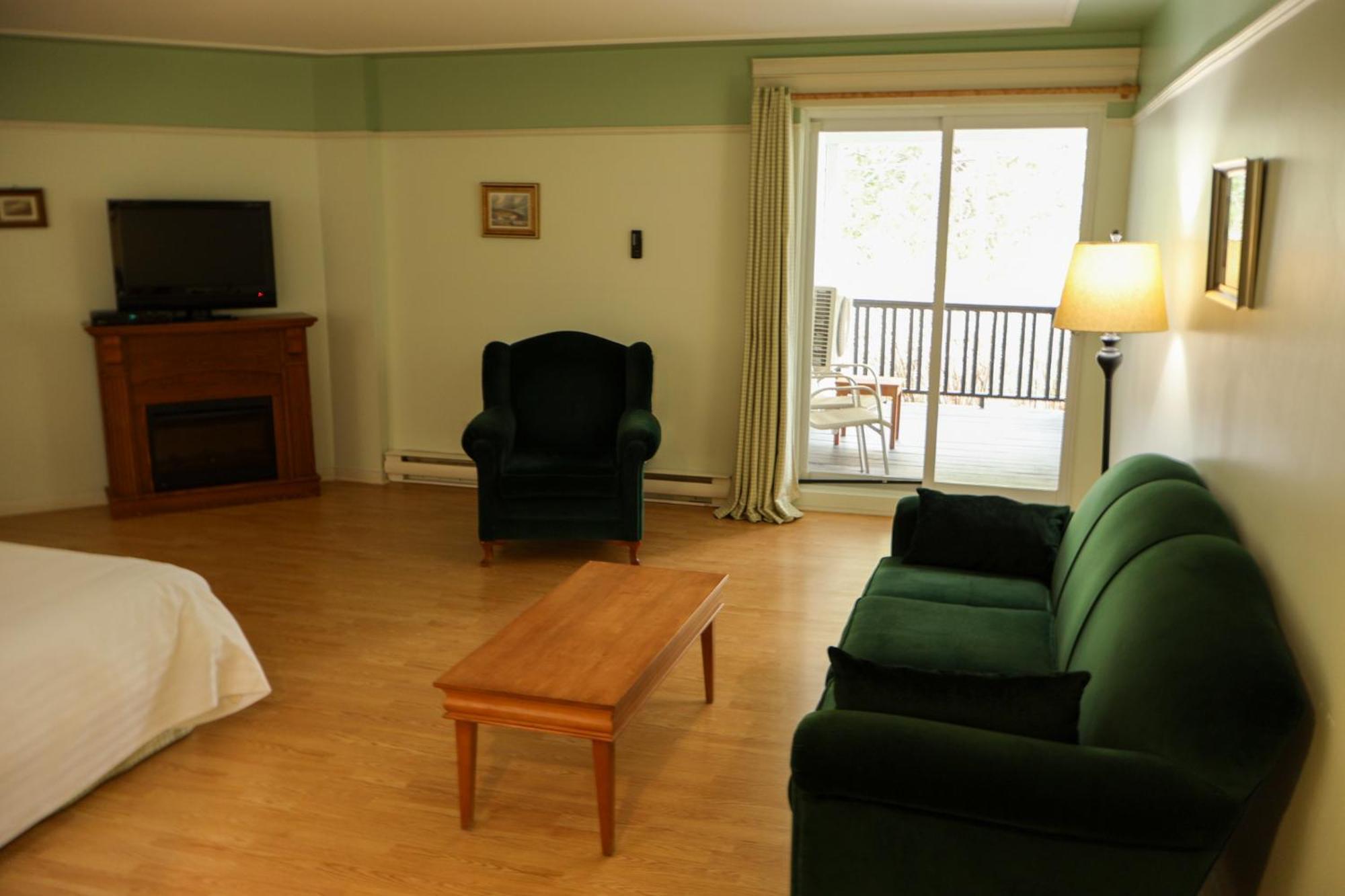 Hotel Au Petit Berger La Malbaie Bagian luar foto