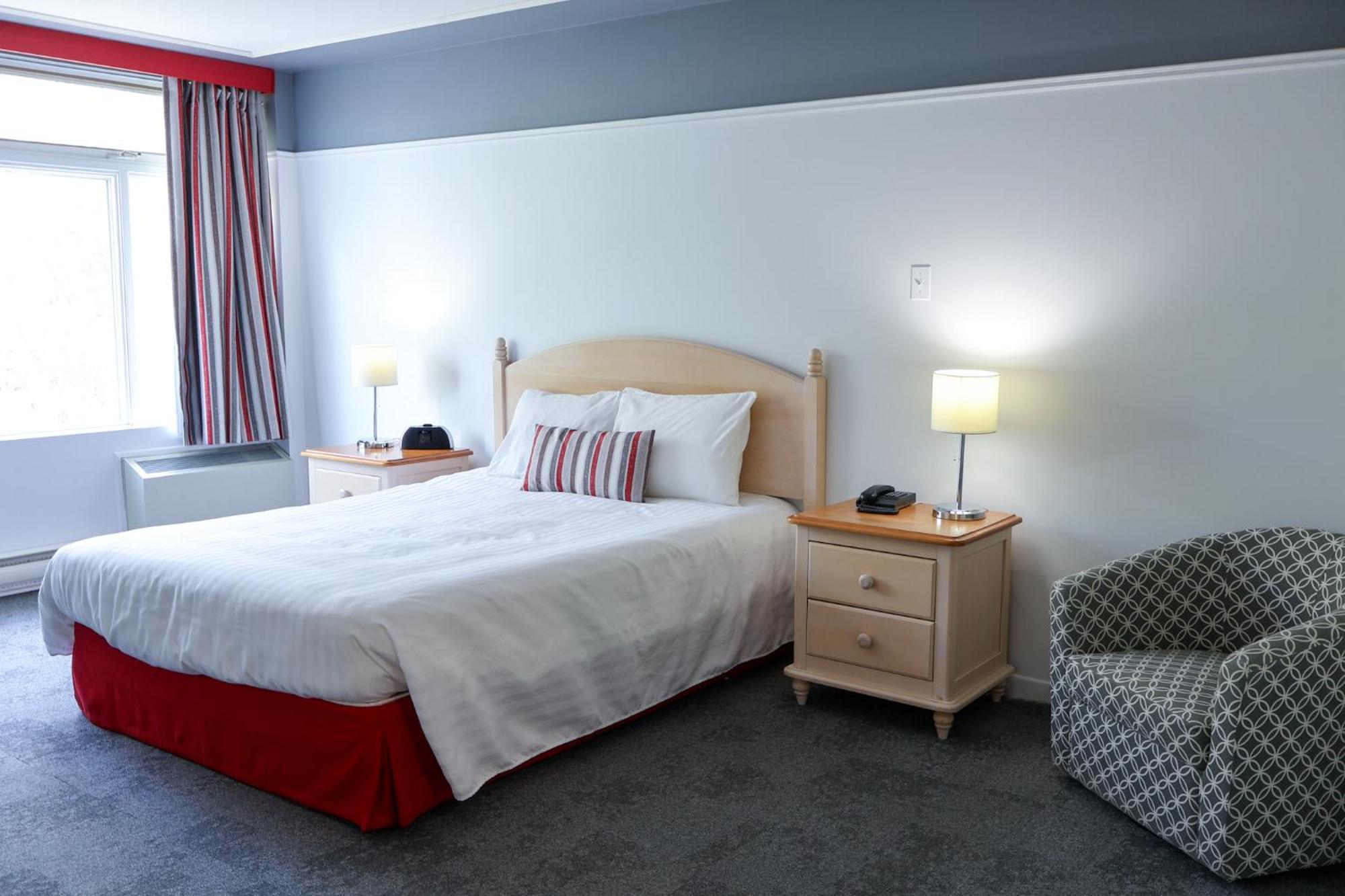 Hotel Au Petit Berger La Malbaie Bagian luar foto