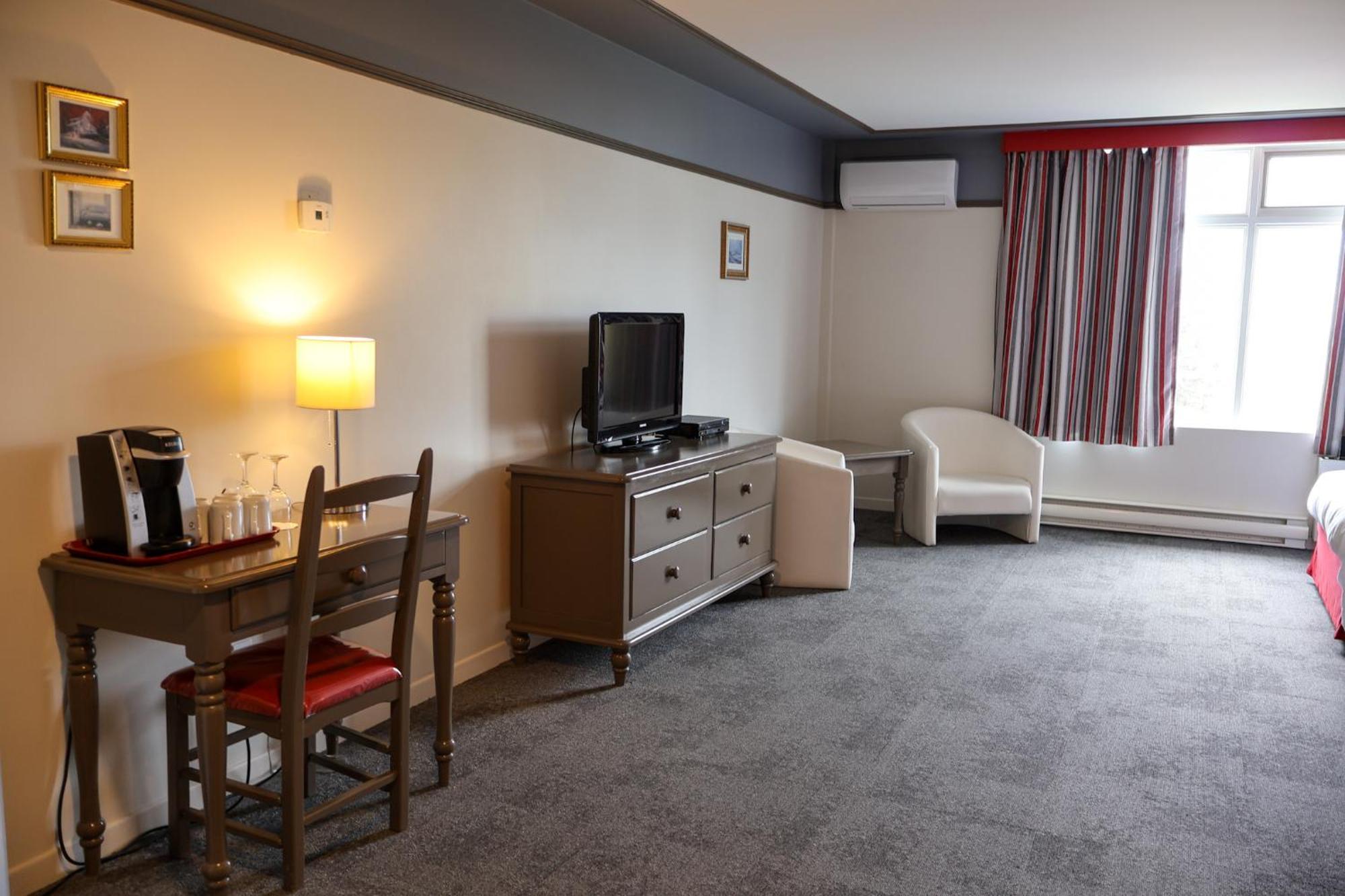 Hotel Au Petit Berger La Malbaie Bagian luar foto