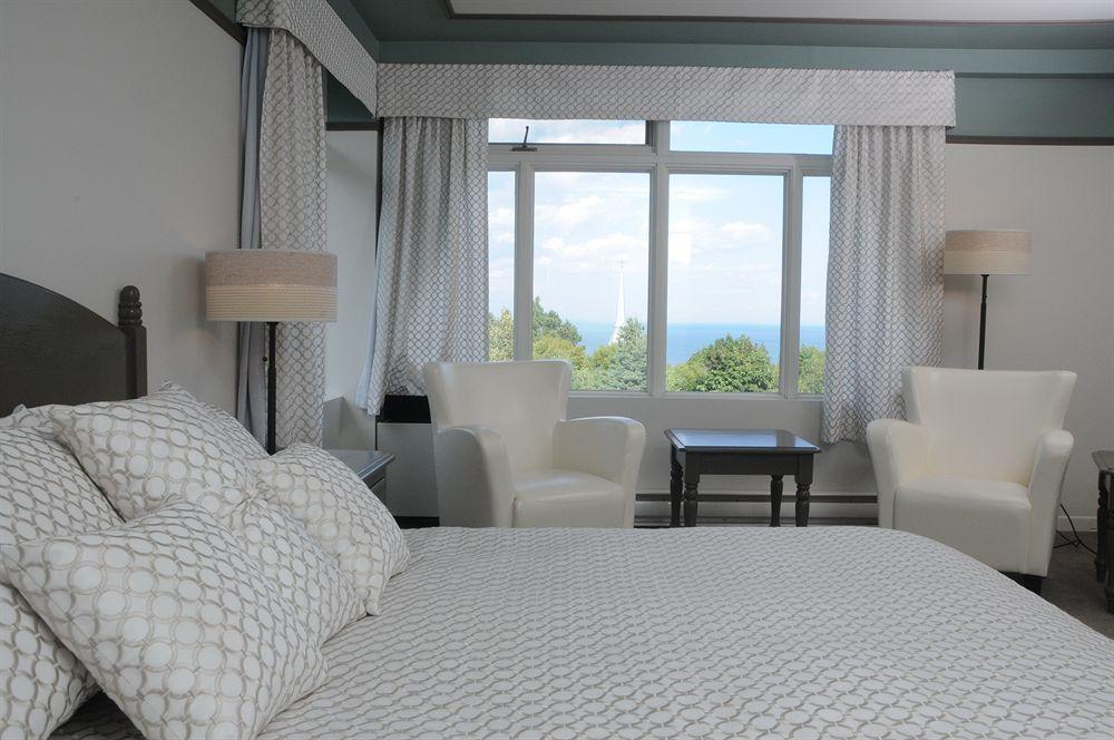 Hotel Au Petit Berger La Malbaie Bagian luar foto