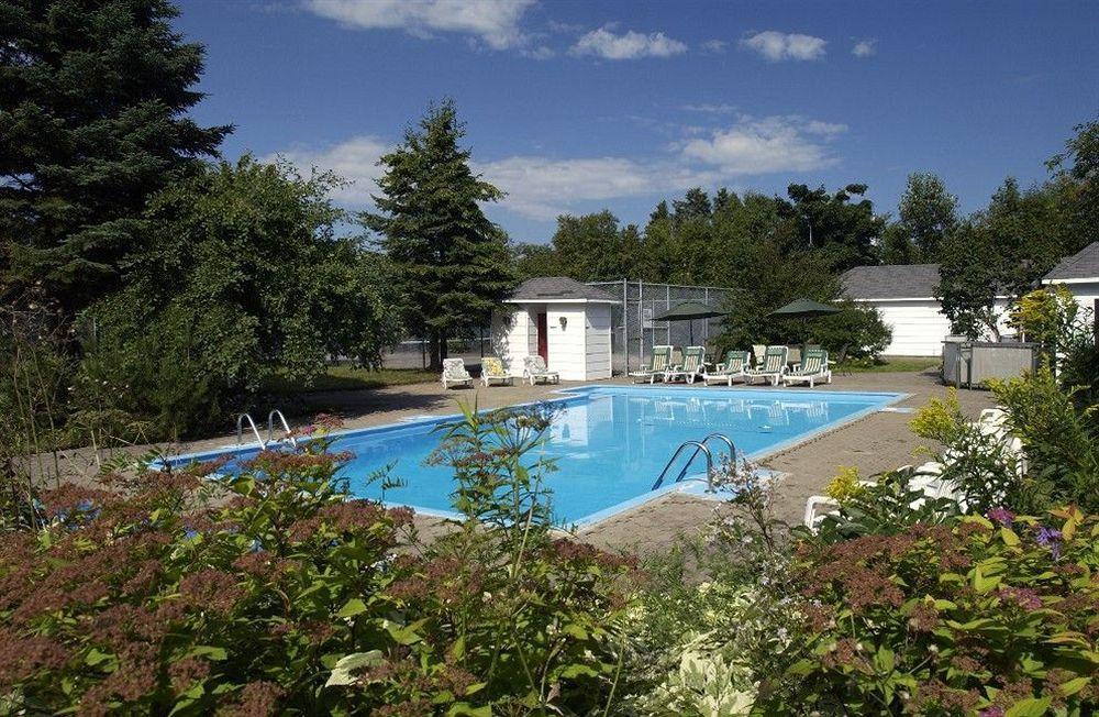 Hotel Au Petit Berger La Malbaie Bagian luar foto