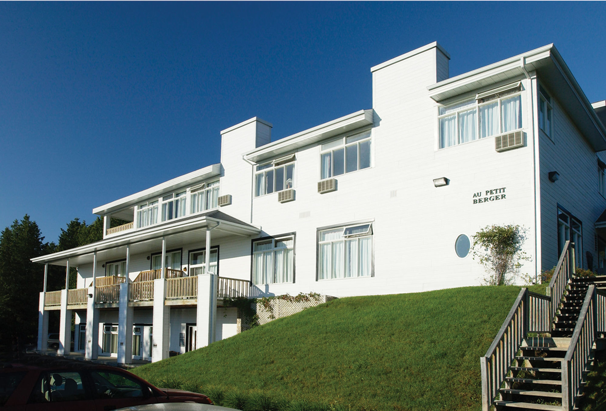Hotel Au Petit Berger La Malbaie Bagian luar foto