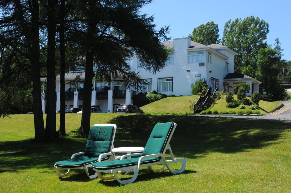 Hotel Au Petit Berger La Malbaie Bagian luar foto